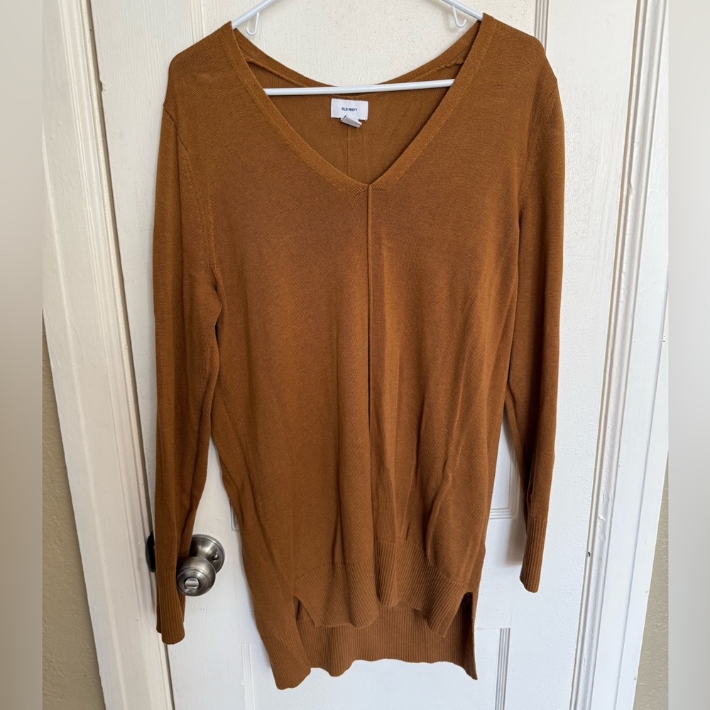 Old Navy V-Neck Caramel Oversized Long Sleeve Sweater. Great condition. Size L